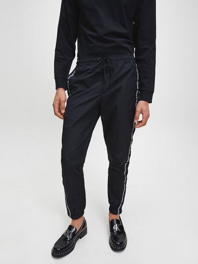 Calvin Klein Ruhák HU096946 | Calvin Klein Logo Tape Férfi Melegitő Nadrág Fekete